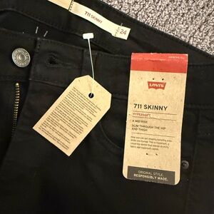 Levi's Women's Black 711 Skinny Jeans